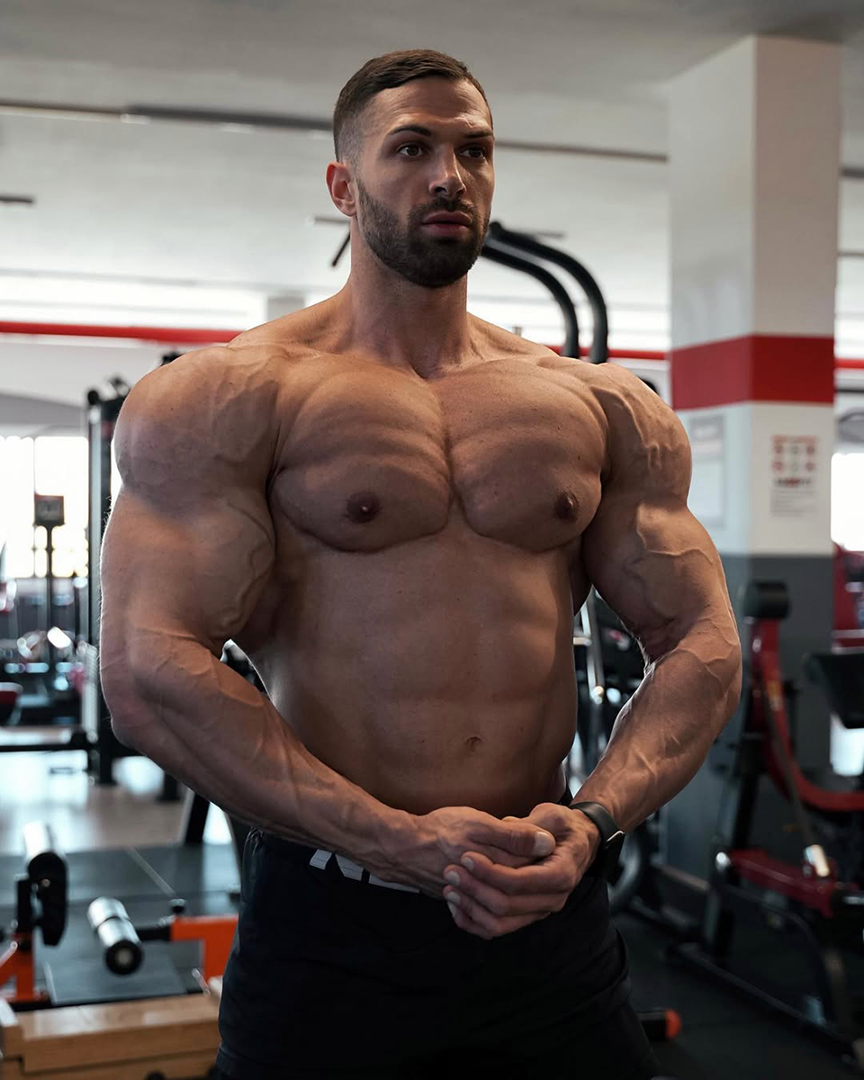 Friday Flex: Gym Flexing