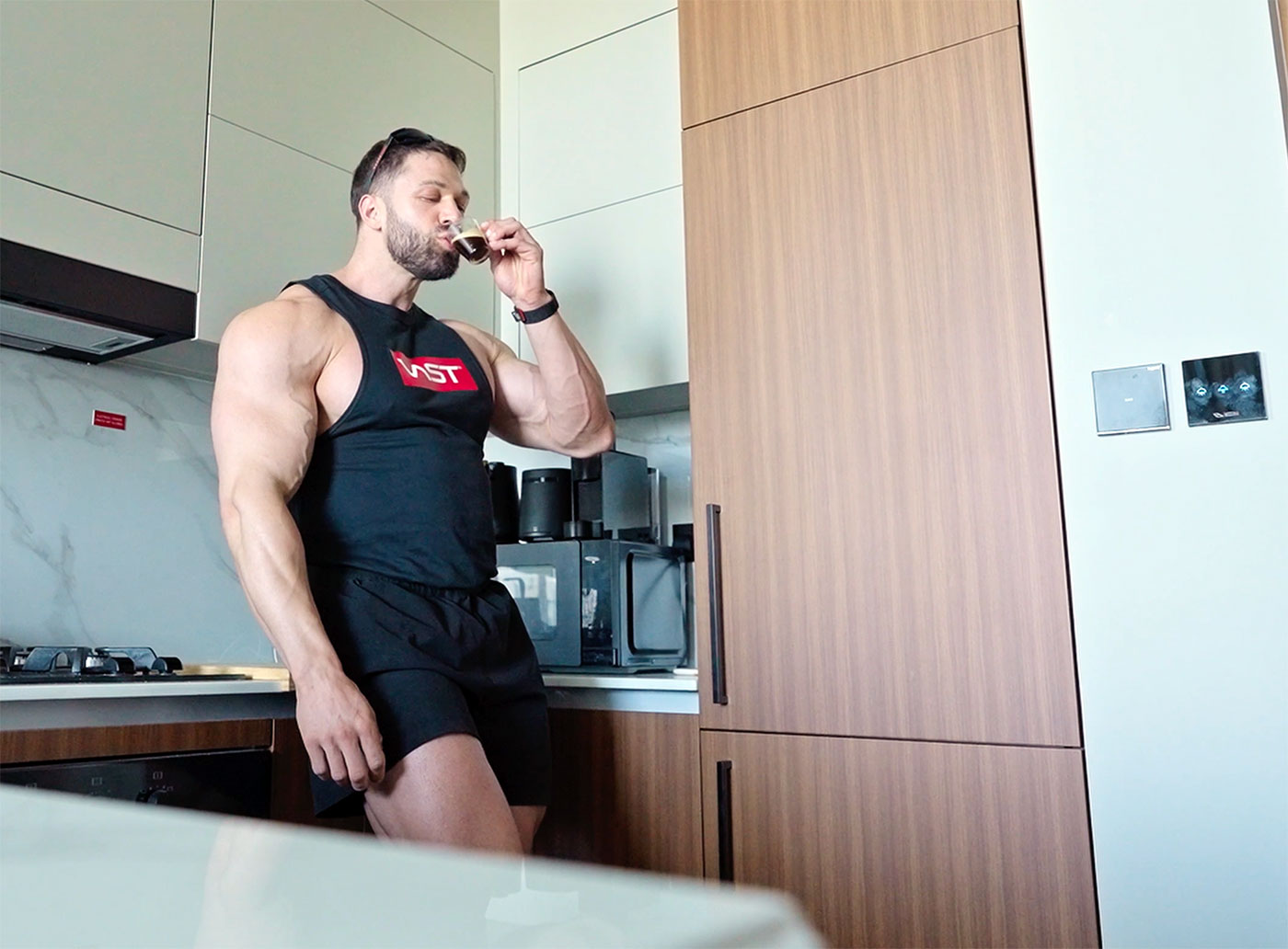 Sculpting Sunday: The Glass of Water With Coffee — The Small Detail That Changes Everything